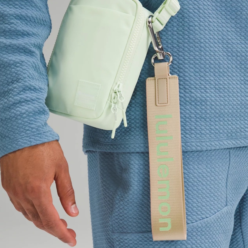 Lululemon Never Lost Keychain - NWT Trench & Pistachio - Picture 3 of 5